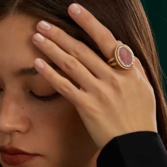 Vintage Aristocrat’s Cameo Antique Brass Masterpiece Ring - Picture 4 of 9